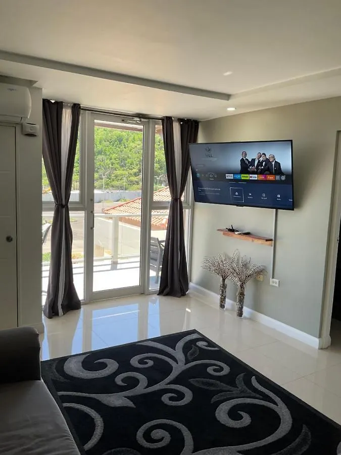 Royale Villa Escape-Portmore